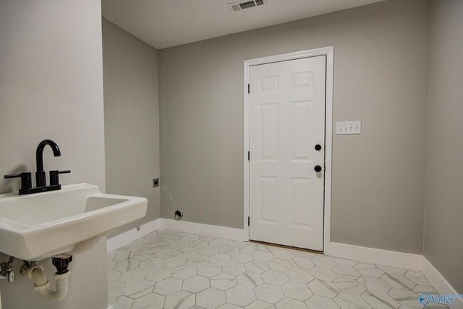 Building Photo - 205 Jarrett Ln