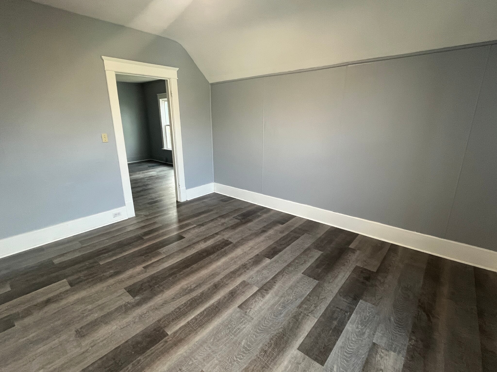 Building Photo - 423 E 16th St