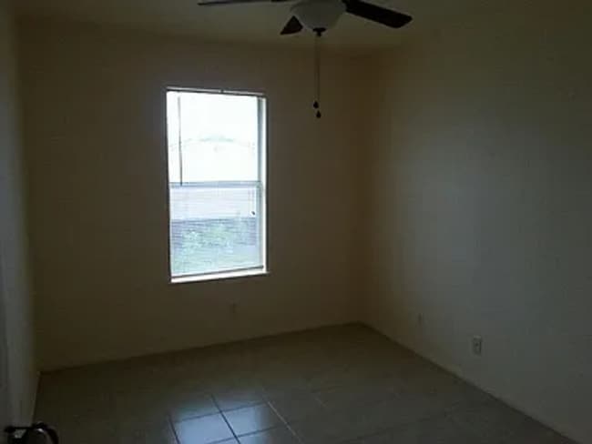 Building Photo - Alpine Apartments