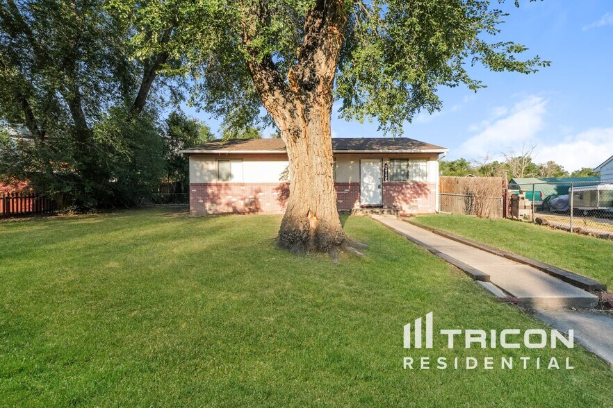 Primary Photo - 2125 Frontier Dr