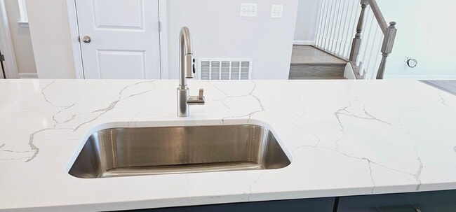 Building Photo - 2550 Hopton Ln