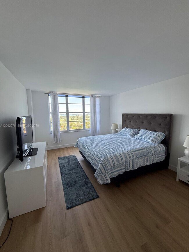 Building Photo - 5700 Collins Ave