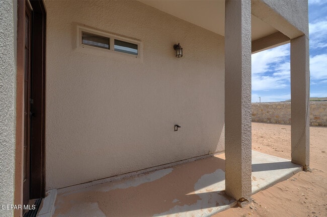 Building Photo - 14708 Boer Trl Ave