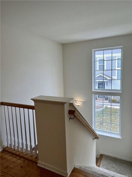 Building Photo - 95 Meadow View Dr