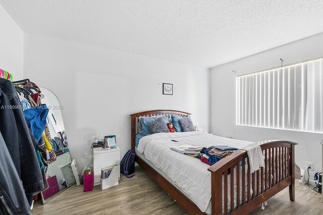 Building Photo - 428 Lakeview Dr