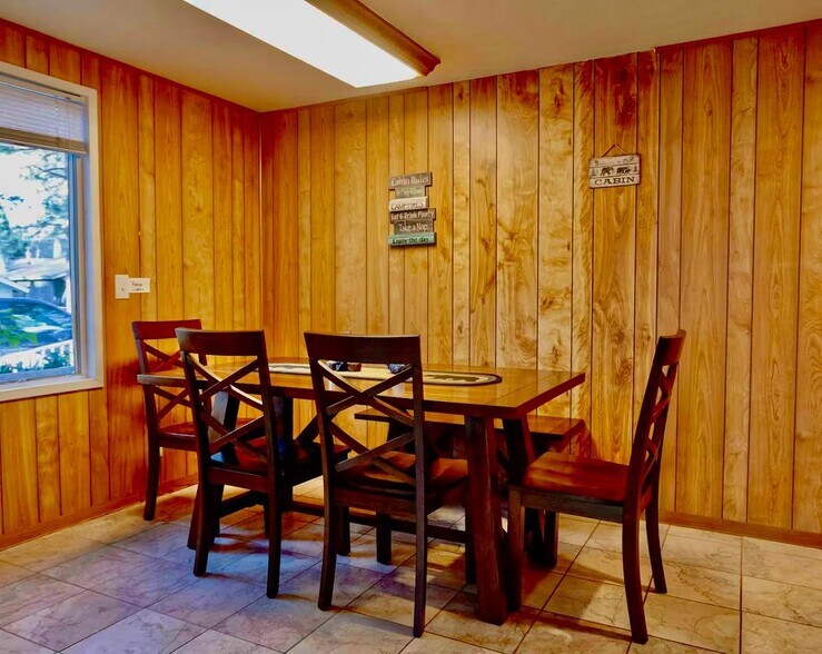 Building Photo - 336 W Sherwood