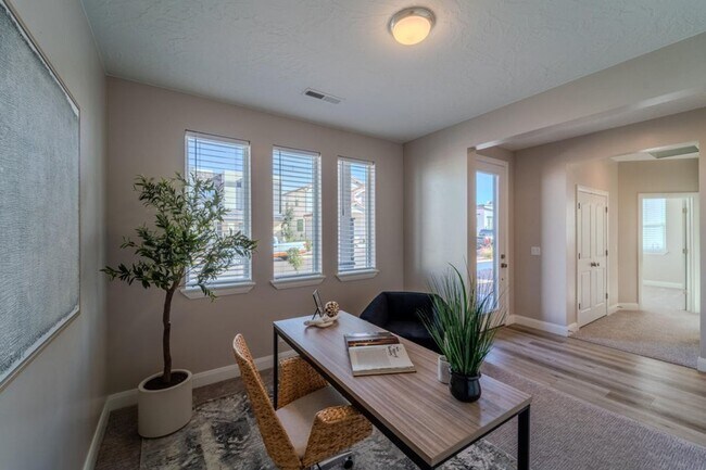 Building Photo - Beautiful 3 bed 2 bath Desert Color Home! ...
