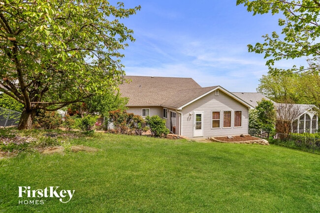 Building Photo - 650 Silver Maple Dr