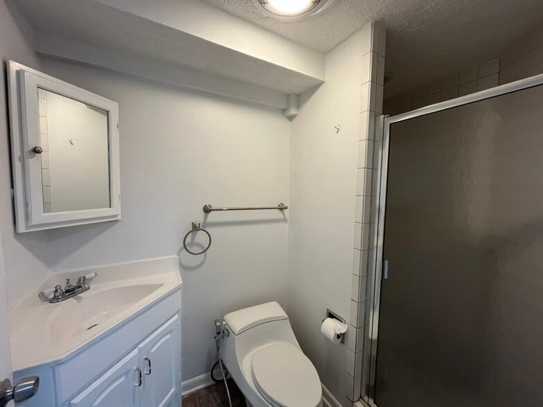 Building Photo - 1106 Landerset Dr