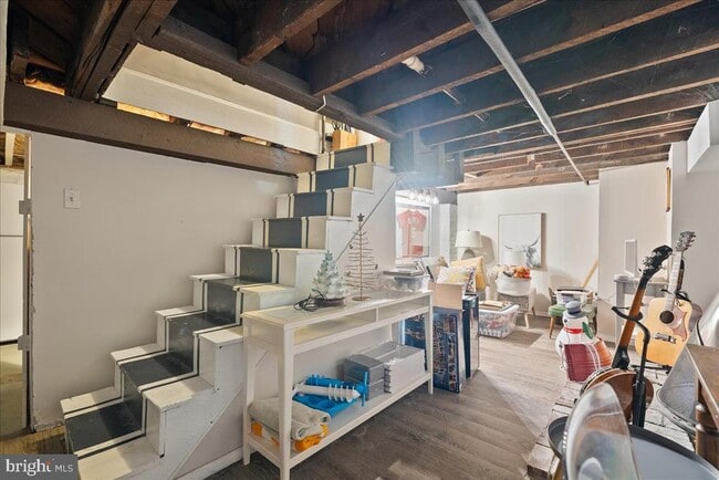 Building Photo - 23 E Walnut St