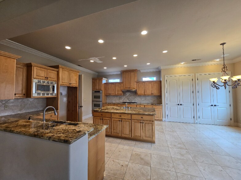 Building Photo - 3766 Mira Loma Dr