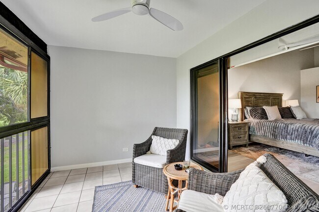 Building Photo - 5355 10th Fairway Dr