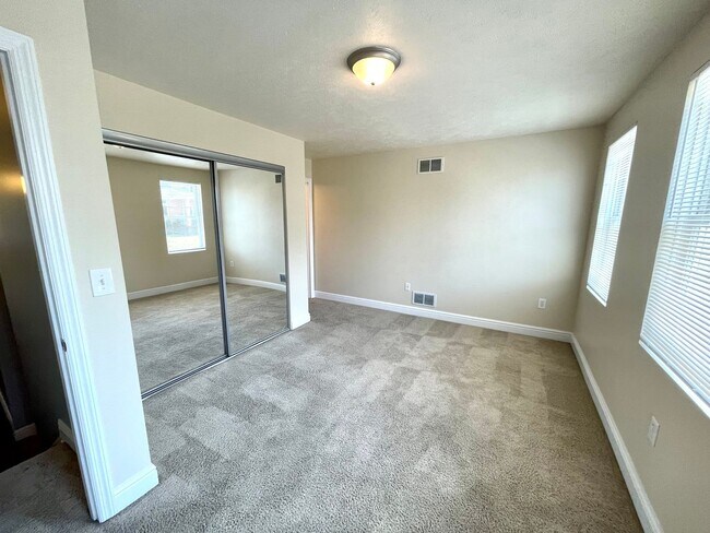 Building Photo - Modern 3-Bedroom 3-Bath  Home for Rent in Mt Washington, Pittsburgh, PA