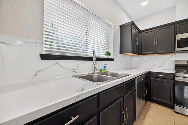 Building Photo - 21515 White Falls Ln