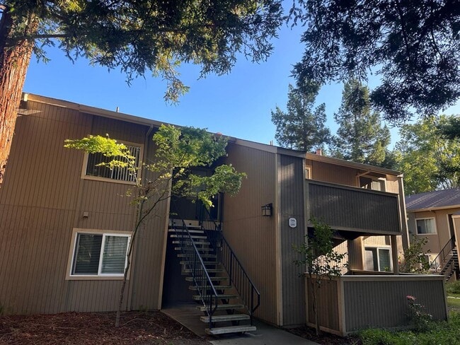 Building Photo - 2 bedrooms 2 bath condo Top floor for rent in Fremont