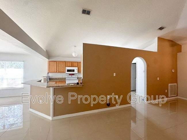 Building Photo - 21 Llanes Pl