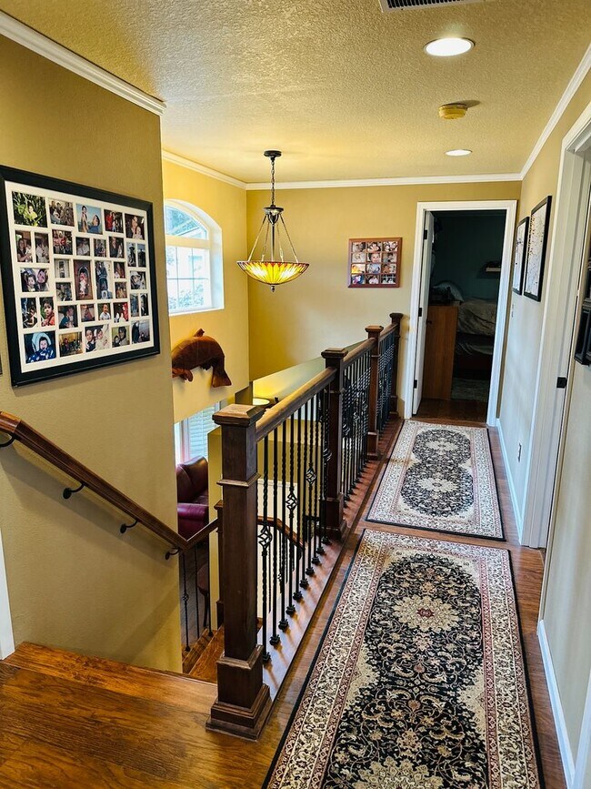 Building Photo - Beautiful Custom Newly Remodeled Home