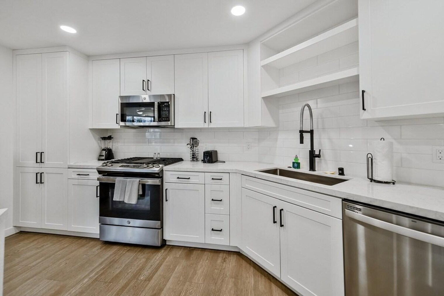 Building Photo - 375 Camino De La Reina