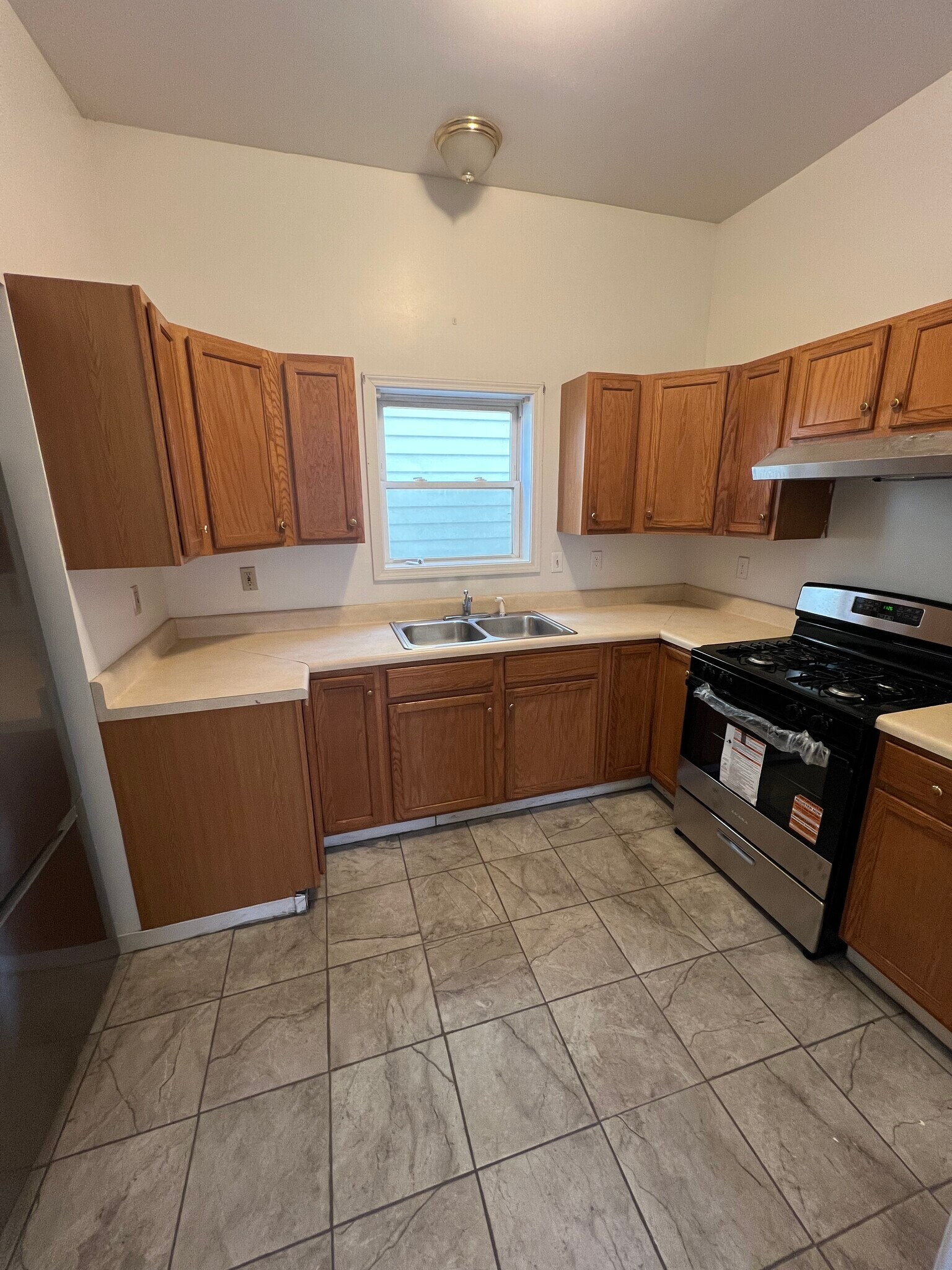 Building Photo - 196 Main St (unit 1)