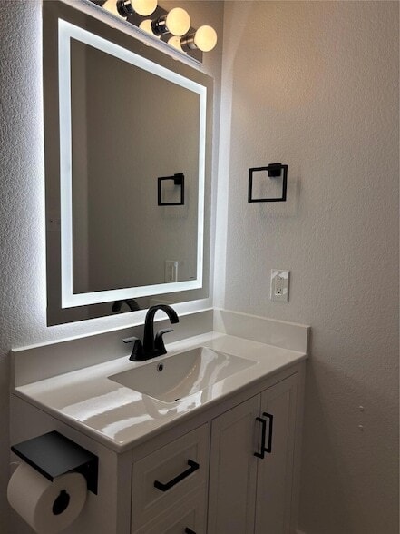 Building Photo - 1717 Bowerton Dr