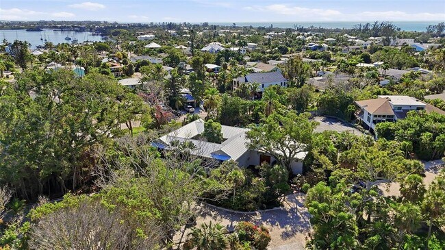 Building Photo - 700 Lands End Dr