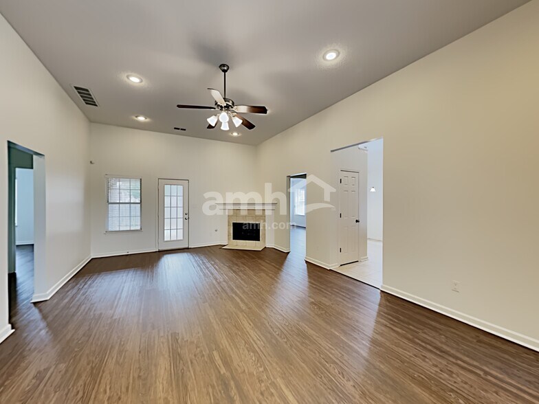 Building Photo - 1302 Jackson Pond Cir