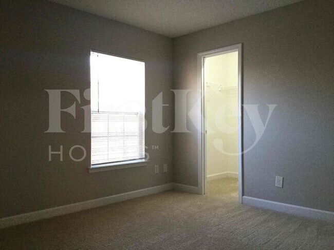 Building Photo - 1401 Clooney Ln