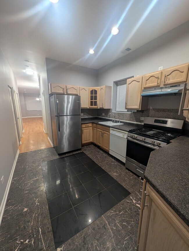 Building Photo - 2531 W Flournoy St