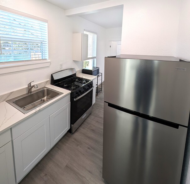 Kitchen with new refrigerator and oven - 407 Ripley Ave