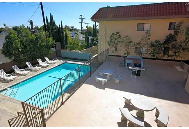 Building Photo - 6910 Kester Ave