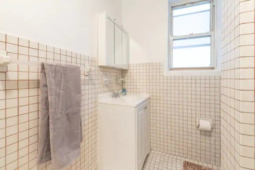 Building Photo - 472 9th Ave