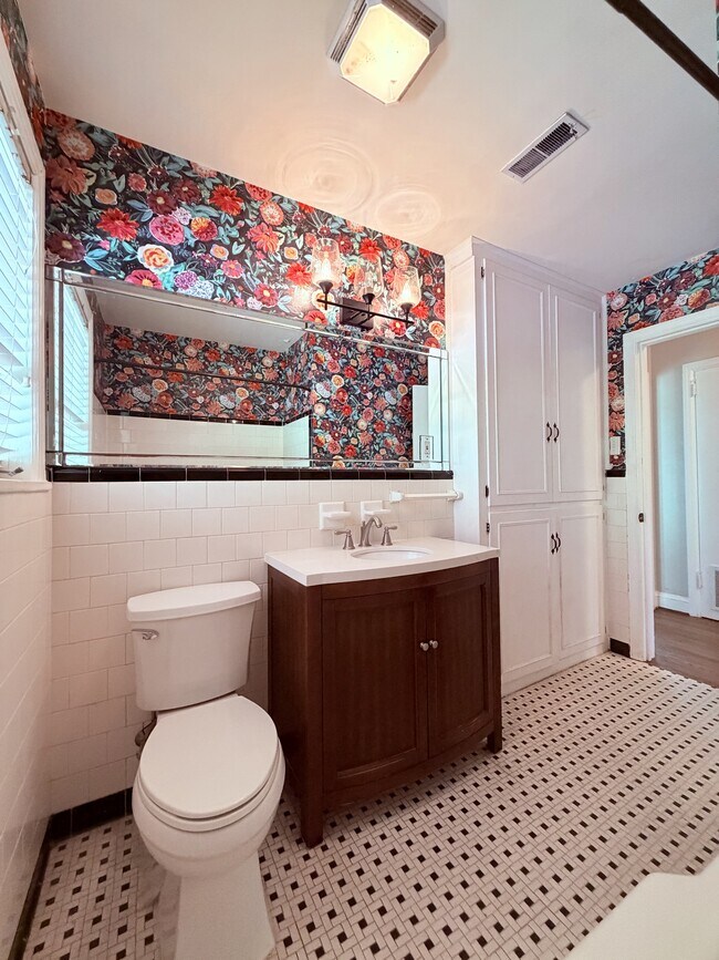 Building Photo - 13 Brookside Dr