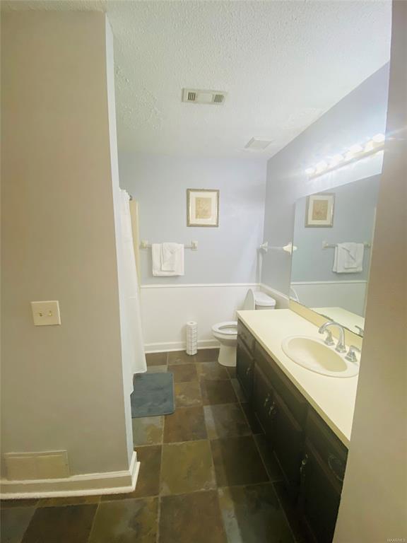 Building Photo - 3050 Sutton Dr