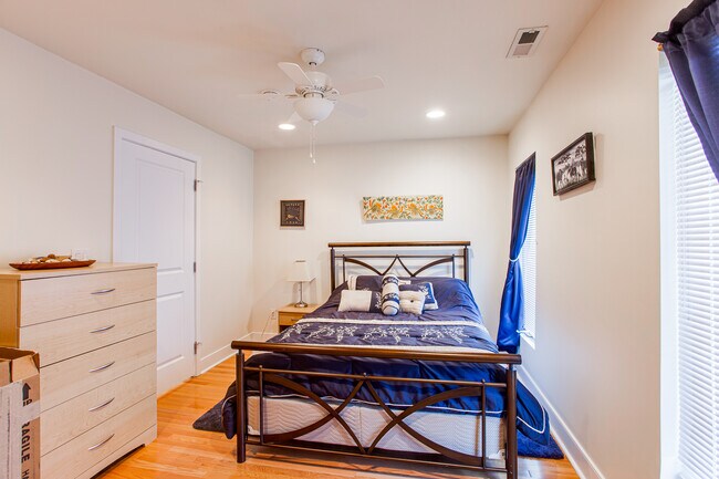 Building Photo - 309 Montrose St