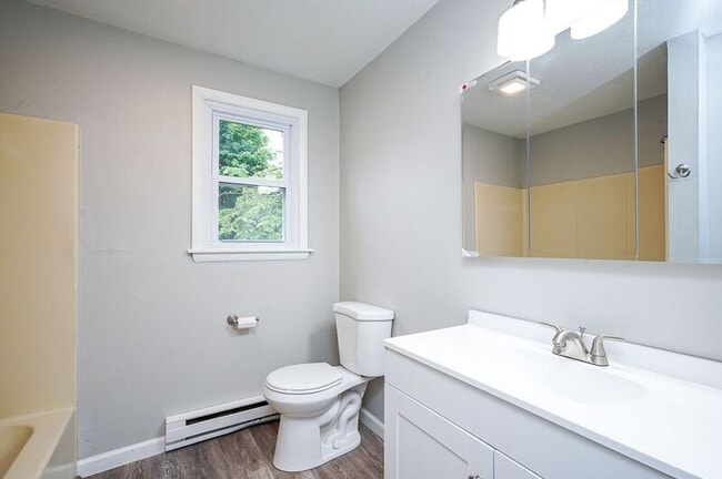 Building Photo - 48-50 Rifle St