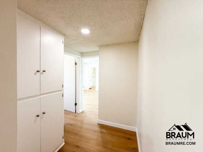 Building Photo - 13115 Oxnard St