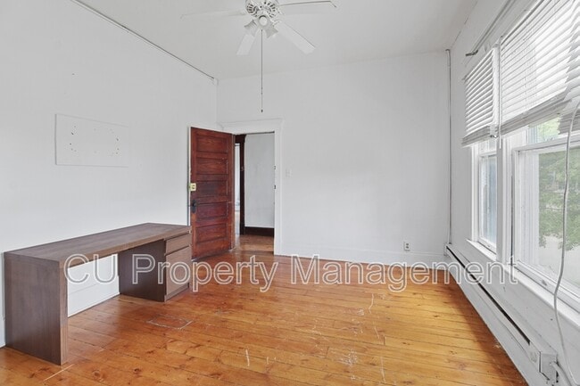 Building Photo - 512 W Clark St