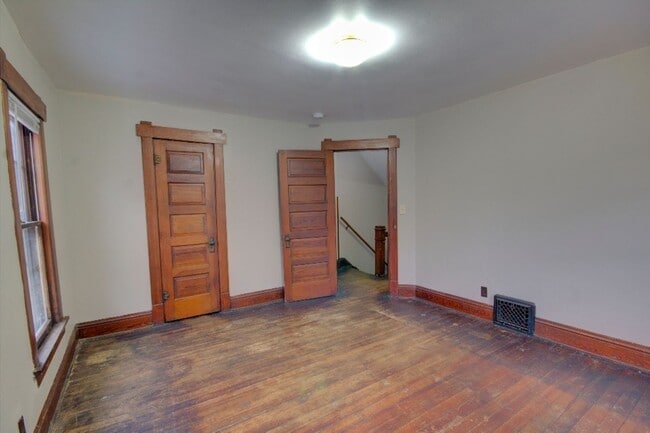 Building Photo - SL AAC907