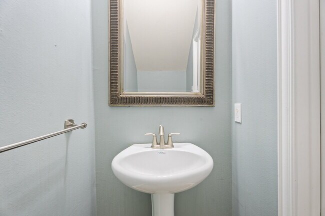 Building Photo - "Charming 4-Bed Home with Elegant Granite Touches & 2.5 Baths!"