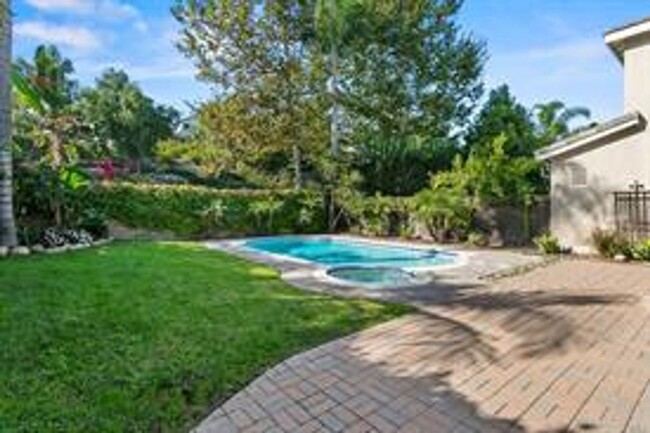 Building Photo - Stunning Aliso Viejo Pool Home