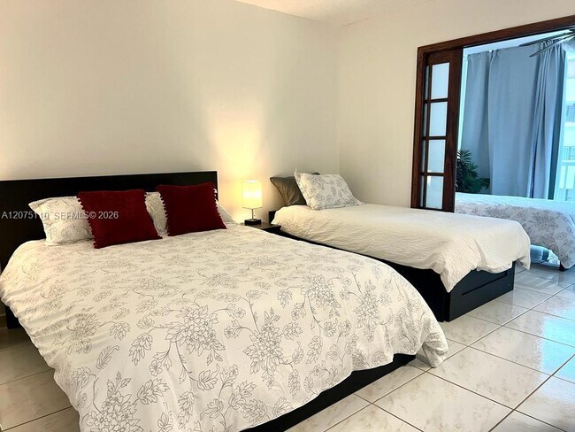 Building Photo - 5401 Collins Ave