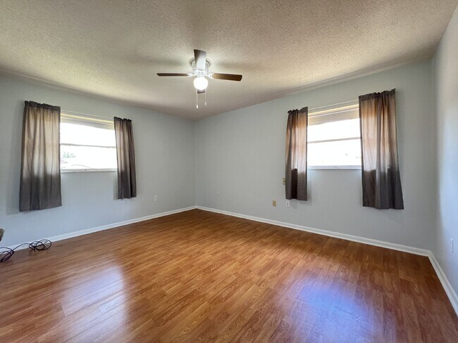 Building Photo - **Affordable Rental home in Silver Springs...