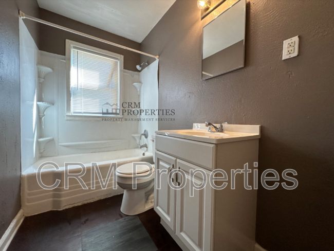 Building Photo - 2203 Admiral Dr