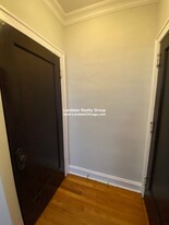 Building Photo - 2043 W Berwyn Ave