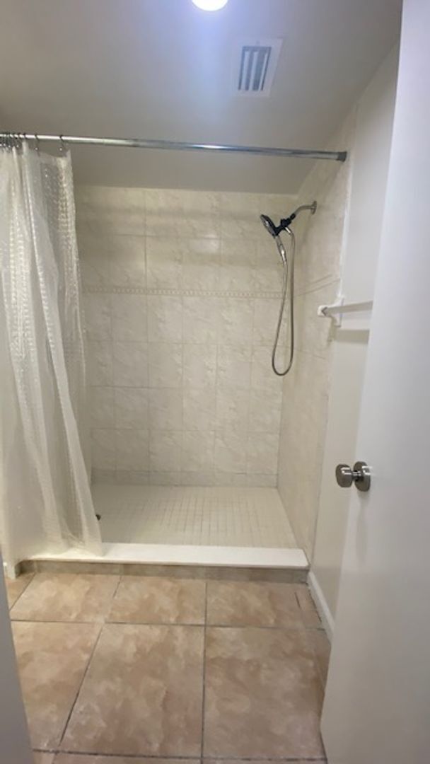 Building Photo - Beautiful Condo Fully Remodeled!! Close to Beaches! West of the Trail!!