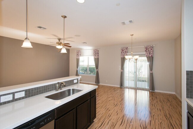 Building Photo - Model Home in City Side Condo Community