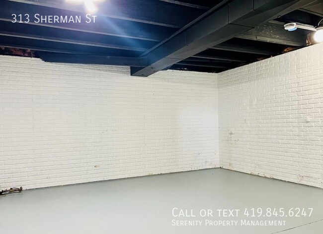 Building Photo - 313 Sherman St