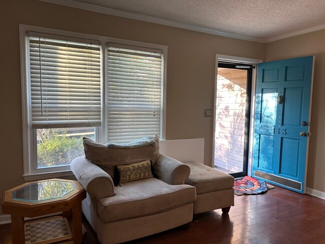 Building Photo - 113 Manor Row