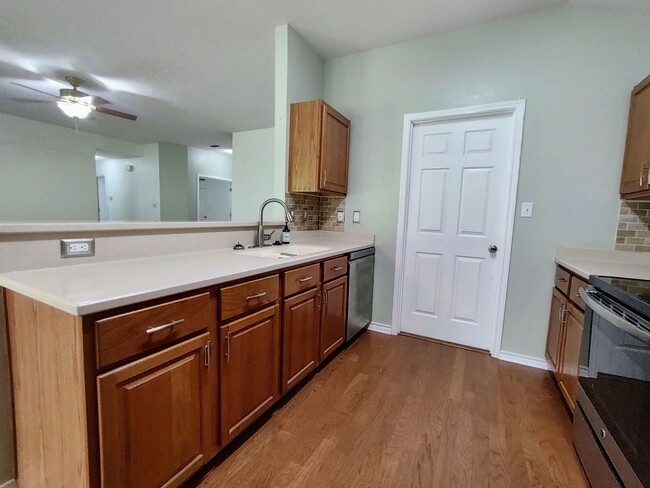 Building Photo - Beautiful 3 bedroom home ready for move in