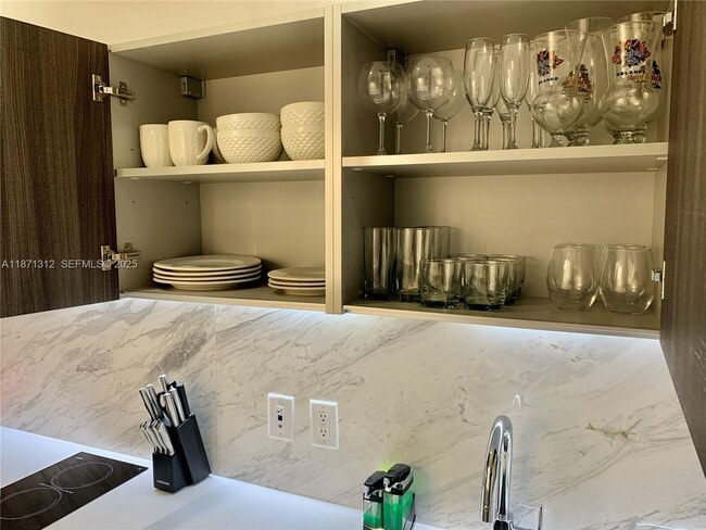 Building Photo - 851 NE 1st Ave